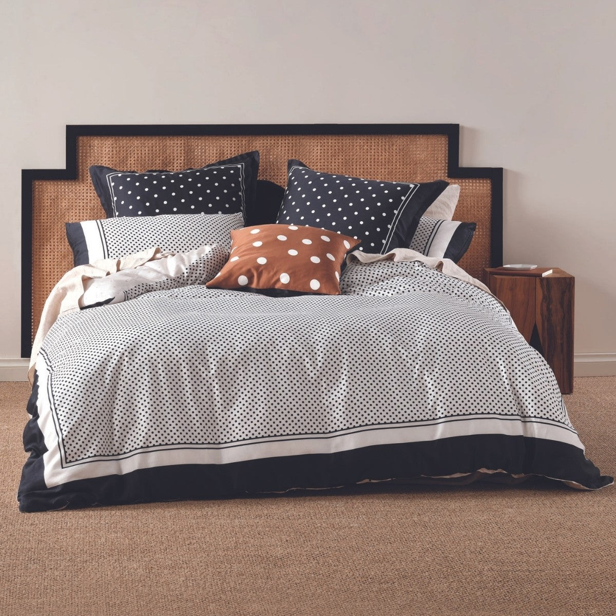 Vivienne Black Quilt Cover
