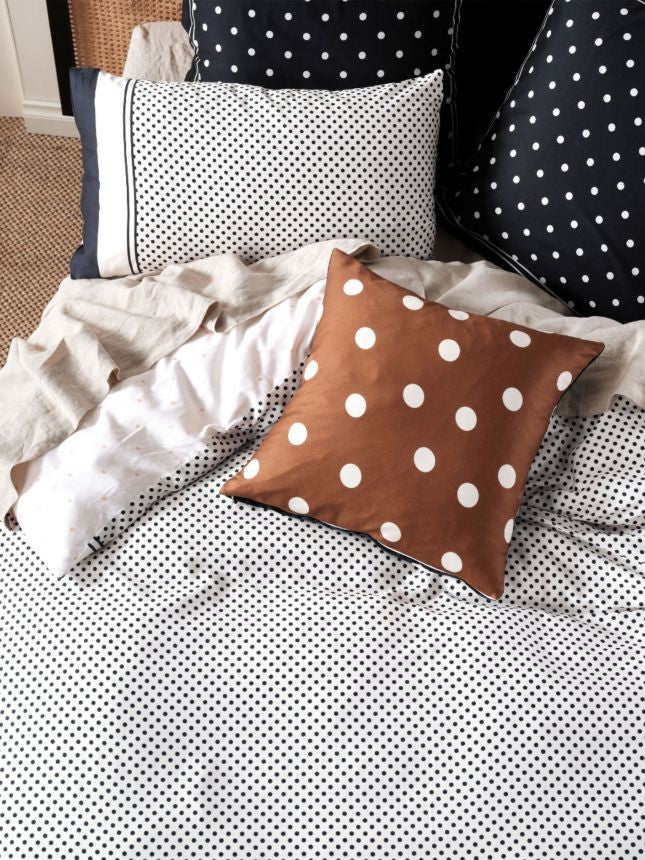 Vivienne Black Quilt Cover